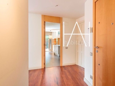 Alquiler piso en alquiler con amplio jardín privado en sant gervasi-bonanova. consta de 125m2, 3 habitaciones, 2 baños, cocina equipada, 2 plazas de parking, trastero y sala polivalente de 74m2. en Barcelona