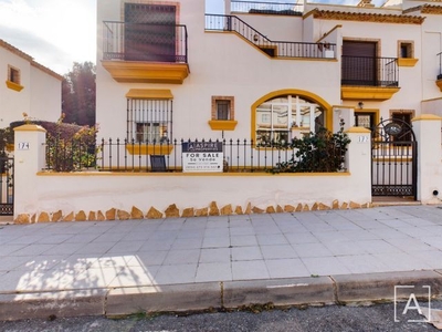 Apartamento en Venta en El Pinar de Campoverde, Alicante