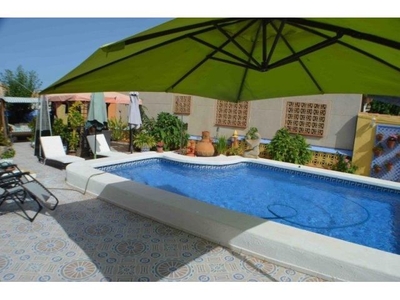 Bonita Villa independiente en La Florida : 4 hab, 2 baños, 400 m2 de parcela