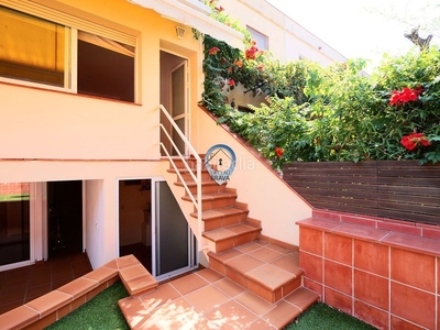 Casa adosada casa con patio a tocar de todos los servicios de la rambla generalitat en Sant Feliu de Guíxols