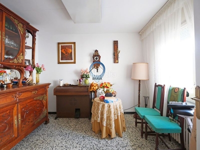 Casa adosada descubra el encanto de vivir en una casa con garaje privado y terraza. en Sant Feliu de Guíxols