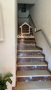 Casa adosada gran oportunidad!se vende casa adosada a reformar , zona Can Palet.12 metros de fachada.dispone de 3 plantas.-planta baja: 1 garaje con espacio para hasta 5 coches, 1 garaje más individual y puerta de entrada con acceso desde la calle.-primera en Terrassa