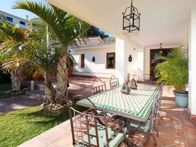 Casa con 4 habitaciones con parking, piscina, aire acondicionado, vistas al mar y vistas a la montaña en Benalmádena