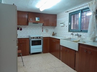 Casa con 4 habitaciones con piscina, calefacción y aire acondicionado en Vilamarxant