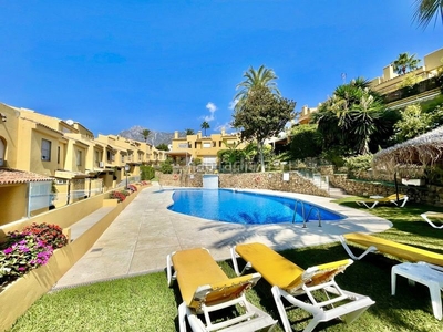 Casa en calle santa ana casa con 4 habitaciones con parking y aire acondicionado en Marbella