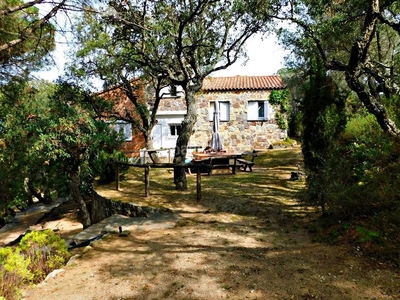 Casa finca rústica con preciosa villa gran piscina rodeada de jardines en Sant Feliu de Guíxols