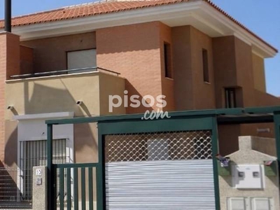 Casa pareada en alquiler en Calle Carboneros, cerca de Calle de Aldebarán