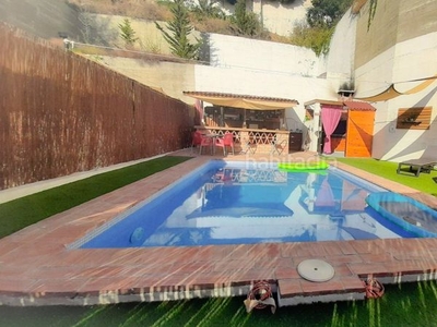 Casa pareada gran pareado con piscina y apartamento de invitados. en Rincón de la Victoria