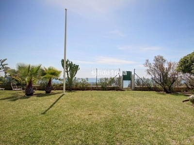 Casa primera línea de playa, , villa de 4 dormitorios, 3 baños, cerca de la ciudad en Estepona