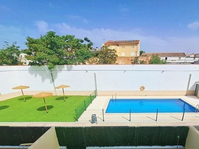 Dúplex en alquiler en Valdepeñas de 3 habitaciones con terraza y piscina
