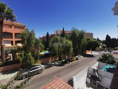 Dúplex en calle malagueña 2 dúplex con 2 habitaciones con ascensor, parking y vistas a la montaña en Benalmádena