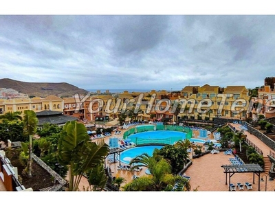 Excelente apartamento con terraza y vistas parciales al mar en Los Cristianos, Tenerife sur