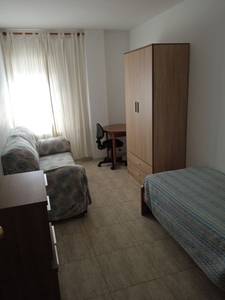 Habitaciones en Avda. marimunt, Lleida Capital por 300€ al mes