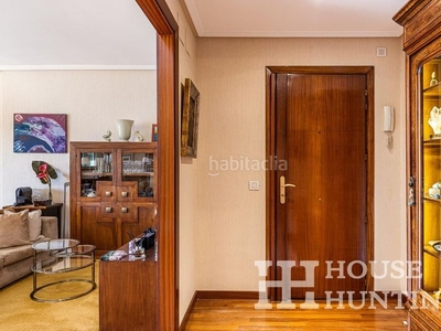 Piso con 4 habitaciones con ascensor, parking, calefacción y aire acondicionado en Madrid