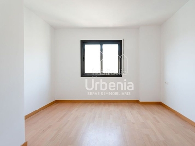 Piso de 58 m2 en venta ubicado , dispone de 2 habitaciones , 1 baño, balcón y garaje en Sant Joan de Vilatorrada