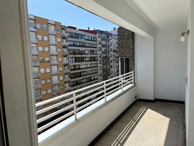 Piso en alquiler en Travesía de Vigo - San Xoán de 4 habitaciones con terraza y garaje