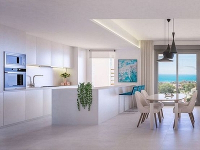 Piso en venta en Los Monteros - Bahía de Marbella de 2 habitaciones con terraza y piscina