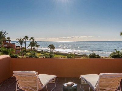 Piso en venta en Los Monteros - Bahía de Marbella de 3 habitaciones con terraza y piscina
