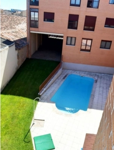 Piso en venta en Villamayor de 3 habitaciones con piscina y garaje