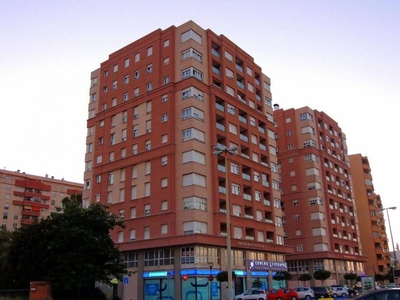 Venta Piso Algeciras. Buen estado segunda planta plaza de aparcamiento con balcón