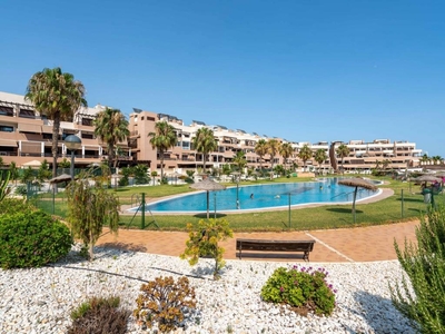Venta Piso Almería. Piso de dos habitaciones en de los Juegos de Languedoc Rosellón 30. Con terraza