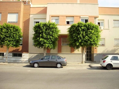 Venta Piso Almería. Piso de tres habitaciones en Carrera del Mami 89. Buen estado primera planta plaza de aparcamiento con terraza calefacción individual