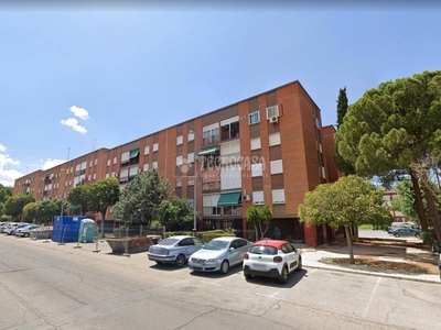 Venta Piso Aranjuez. Piso de tres habitaciones en C. de la Alondra 2. Entreplanta con terraza calefacción individual