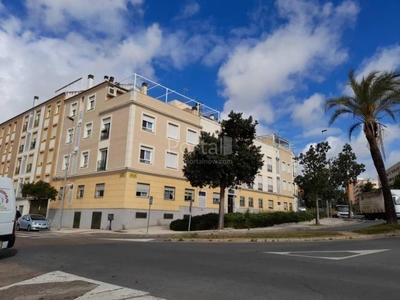 Venta Piso Badajoz. Piso de cuatro habitaciones en Adolfo SuÁrez. Tercera planta con terraza