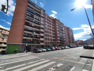 Venta Piso Bilbao. Piso de tres habitaciones en Calle GOIKOTORRE. Buen estado quinta planta con terraza