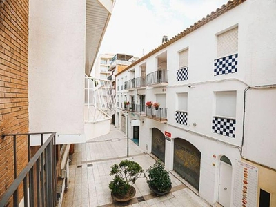 Venta Piso en Calle de la esglesia. Castell-Platja d'Aro. Buen estado primera planta con balcón