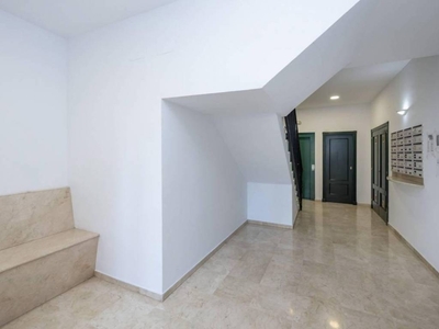 Venta Piso Granada. Piso de dos habitaciones en Del Pino 65. Con terraza