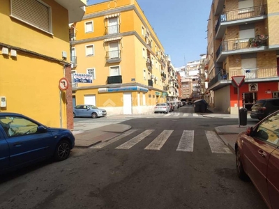 Venta Piso Huelva. Piso de dos habitaciones A reformar entreplanta plaza de aparcamiento con balcón calefacción central