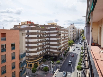 Venta Piso Jaén. Piso de cuatro habitaciones en Madrid 25. Sexta planta con terraza