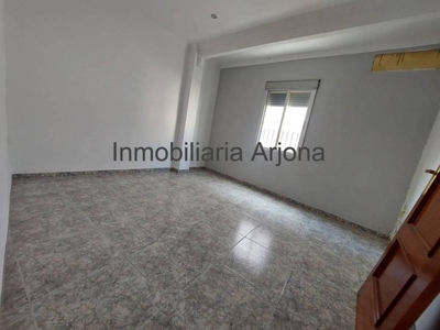 Venta Piso Lucena. Piso de dos habitaciones en Calle Peñuelas. Buen estado primera planta con balcón