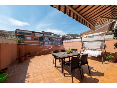 Venta Piso Santa Coloma de Gramenet. Piso de tres habitaciones en Avenida Catalunya. Buen estado segunda planta con terraza