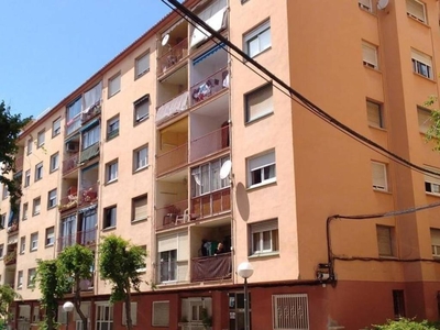 Venta Piso Tarragona. Piso de tres habitaciones en Calle Joana Jugan. A reformar quinta planta con terraza