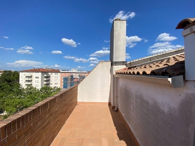 Venta Piso Vilafranca del Penedès. Piso de tres habitaciones en Girada. Con terraza