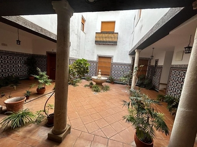Alquiler de ático en calle García Requena de 3 habitaciones con terraza y garaje