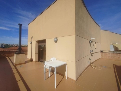 Alquiler de ático en Los Valles-San Vazquez-El Fuerte de 1 habitación con terraza y garaje