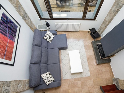 Piso en alquiler en Centre - Girona de 3 habitaciones con terraza y muebles