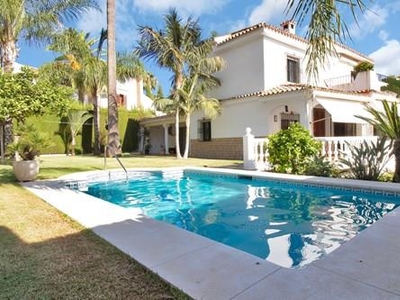 Elegante villa andaluza en Marbella Montañe /Nagüeles/ Milla de Oro