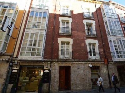 Alquiler de piso en Plaza España - Villa Pilar - Reyes Católicos - Vadillos de 1 habitación con calefacción y ascensor