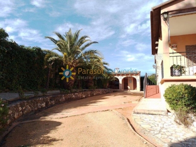 Venta de casa con piscina y terraza en Oliva, Alrrededores