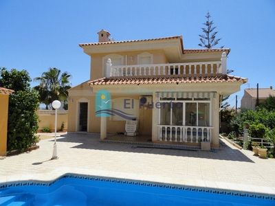 Venta de casa con piscina y terraza en Puerto de Mazarrón, Bolnuevo