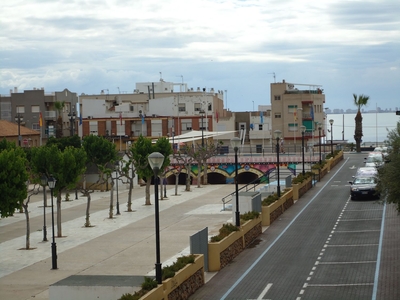 Venta de piso con terraza en Los Alcázares