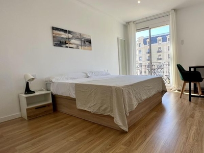 Habitaciones en C/ Gran vía corts catalanes, Barcelona Capital por 950€ al mes