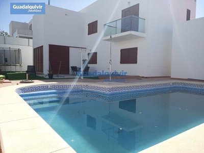 Venta de casa con piscina y terraza en Montequinto (Dos Hermanas), Olivar de Quintos