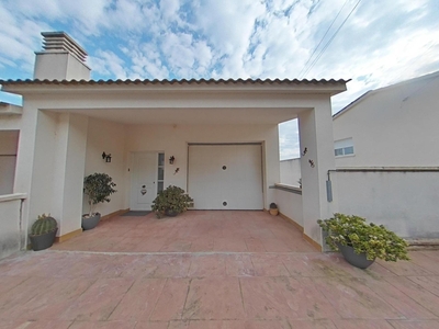 Venta de casa con piscina y terraza en Segur de Calafell, Centro