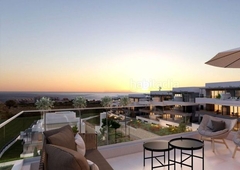 Apartamento con 2 habitaciones con parking, piscina y vistas al mar en Estepona