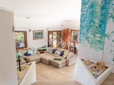 Chalet exclusiva villa de 10 dormitorios con estupendas vistas al mar, en venta en sa riera en Begur